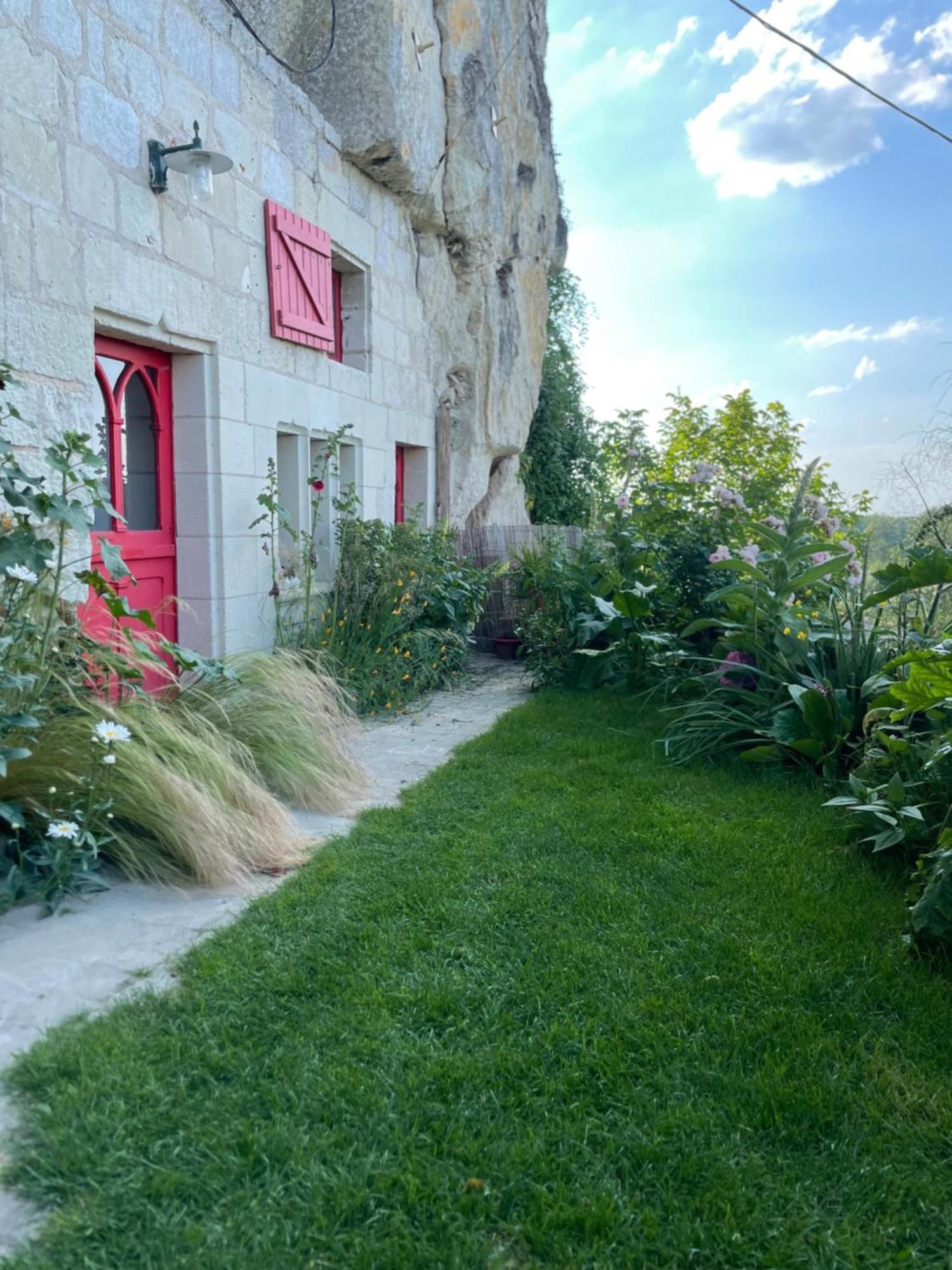 Gite Des Perreyeurs - Maison Troglodyte Avec Vue Sur Loire Montsoreau Exterior foto